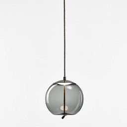 Závěsné svítidlo KNOT SMALL SFERA 7,5W 2700K 920lm šedá kouřová / černý chrom PC1035_SGTR_GL_CHBL_CHBLC_RN - BROKIS C Obrázek pro produkt Závěsné svítidlo KNOT SMALL SFERA 7,5W 2700K 920lm šedá kouřová / černý chrom PC1035_SGTR_GL_CHBL_CHBLC_RN - BROKIS C
