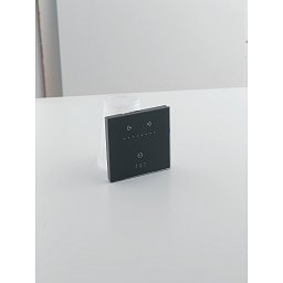 Řídící jednotka SUNLITE DMX STICK‑GU2 128 kanálů, vstup 240 V 8,6x8,6x1,1 cm - FANEUROPE Obrázek pro produkt Řídící jednotka SUNLITE DMX STICK‑GU2 128 kanálů, vstup 240 V 8,6x8,6x1,1 cm - FANEUROPE