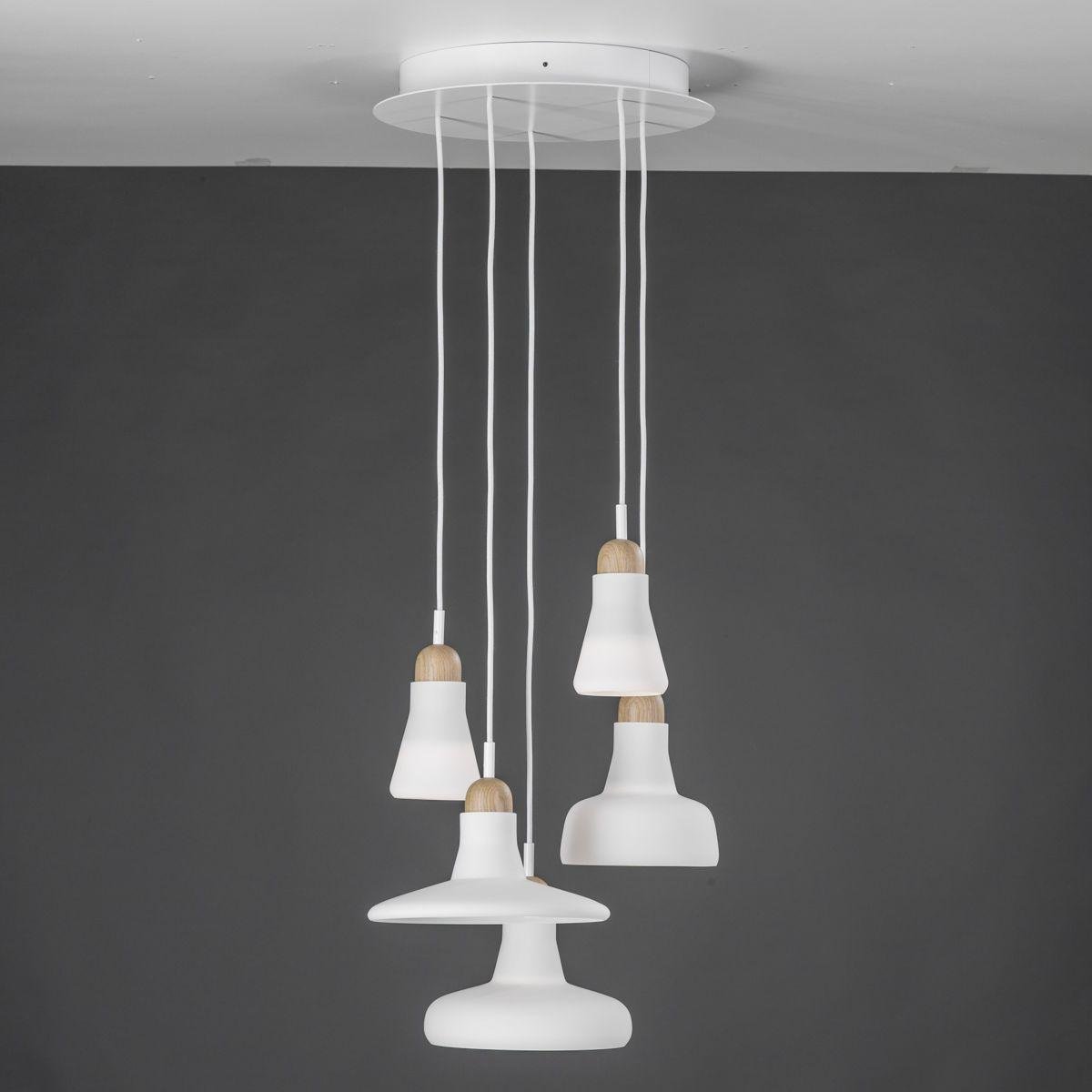 Levně BRO PC00929_039 Shadows set ring canopy, závěsné svítidlo, ručně foukané sklo, bílá / voskovaný dub / bílý kabel, 5x5W LED 2700K dim, prům. 40cm - BROKIS A