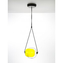 Obrázek pro produkt Capsula, závěsné svítidlo, vnější čiré + vnitřní žluté sklo / černý kov / čerý kabel 7,5W LED 2700K, šířka 29,5cm - BROKIS A