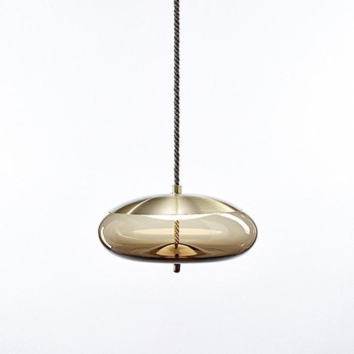 Levně BRO PC01017_006 Knot Disco, závěsné svítidlo, hnědé kouřové sklo lesklé / mosaz, 14W LED 2700K stmívatelné, prům.50cm PC1017_SBTR_GL_BRS_BRC_RN - BROKIS A