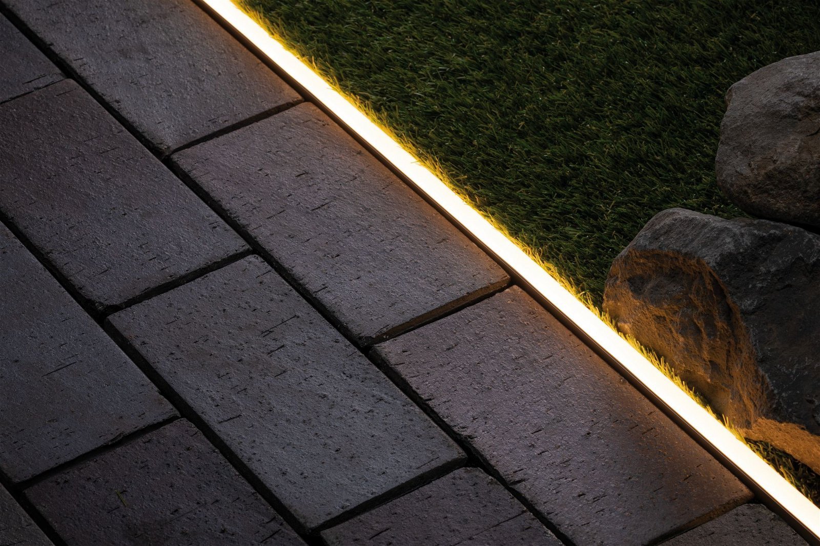 P 94680 Plug & Shine LED pásek Smooth Einzelstripe IP68 3000K 26W černá - PAULMANN (obrázek 5)