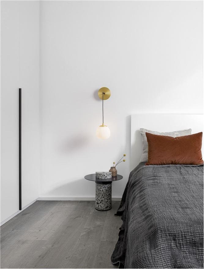 NV 9009262 Nástěnné svítidlo THE EGG zlatá a matný černý kov lesklé opálové sklo G9 1x5W 230V IP20 bez žárovky - NOVA LUCE