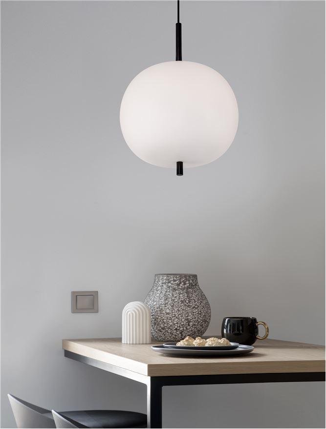 NV 9624071 AKCE - Závěsné svítidlo LATO černý kov a opálové sklo E27 1x12W 230V IP20 bez žárovky - NOVA LUCE