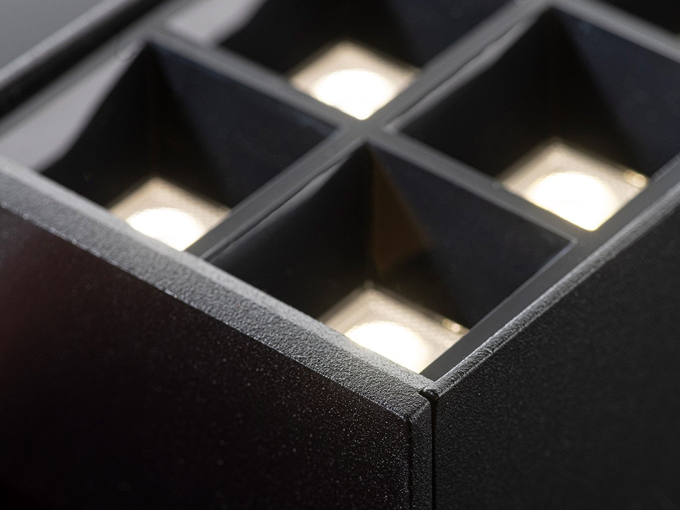 Obrázek produktu LED2 Stropní svítidlo LINO LASER 120 P, B CASAMBI 32W 4000K UGR černá - LED2 Lighting 5 Obrázek produktu LED2 Stropní svítidlo LINO LASER 120 P, B CASAMBI 32W 4000K UGR černá - LED2 Lighting 5