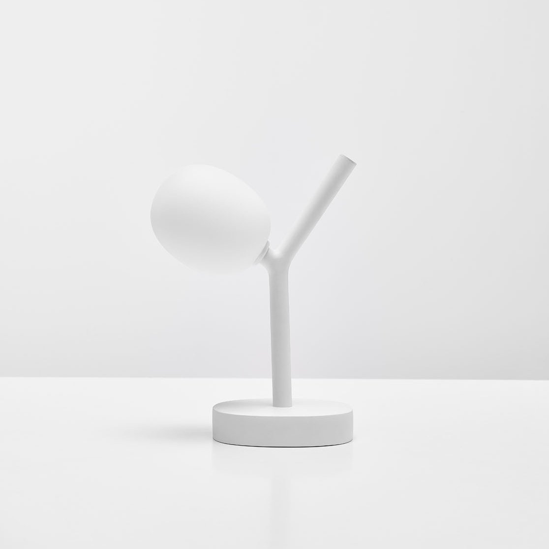 Levně BRO PC01233_002 Stolní lampa IVY BATTERY 1,2W G4 triplex opál mat / bílý matovaný komaxit se strukturou - BROKIS