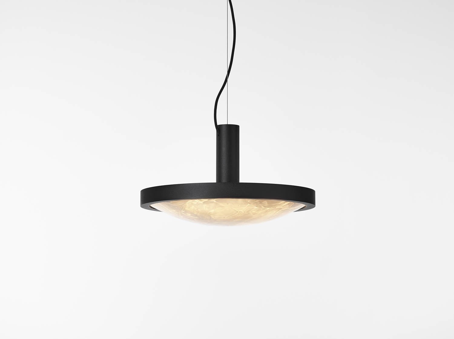Levně BRO PC01274_001 Závěsné svítidlo CONVEX M triplex opál BROKISGLASS / matná / černý komaxit se strukturou / textil.kabel - BROKIS