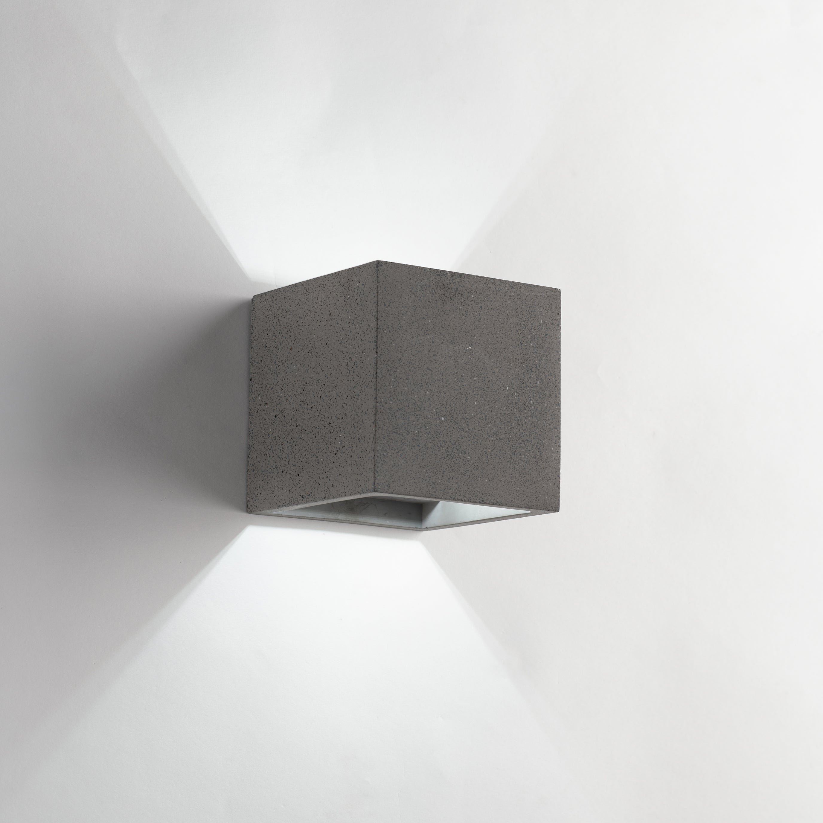 FAN I-RUBIK-CM-AP Nástěnné svítidlo Rubik betonové, patice G9, 11,5 x 11,5 x 11,5 cm - FANEUROPE