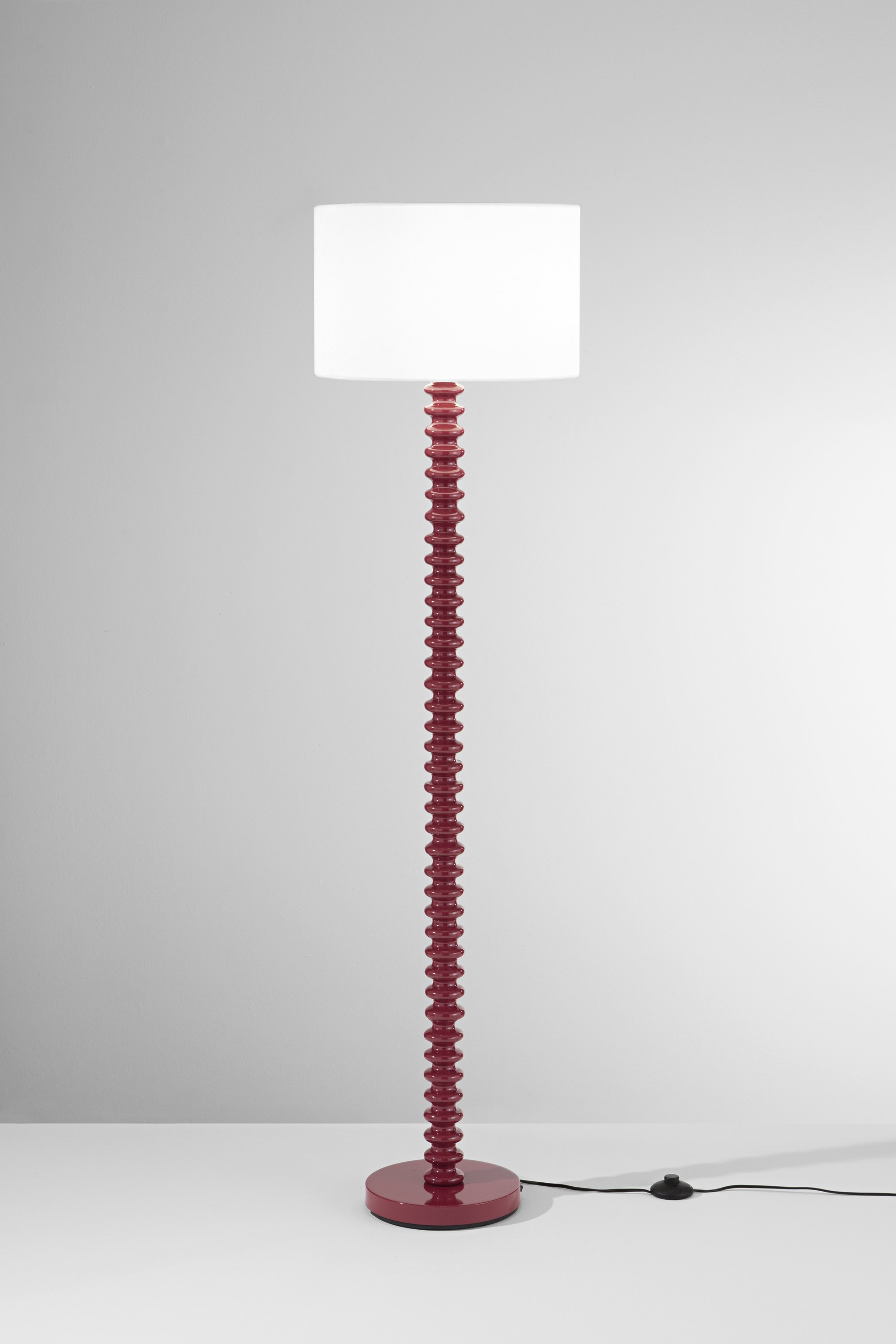 Obrázek produktu Stojací lampa Sultan (červená + samet) kov + samet, 1 x E27, 15 W; lampa pr. 40 x 20 cm, konstrukce 40 x 158 cm - FANEUROPE 2 Obrázek produktu Stojací lampa Sultan (červená + samet) kov + samet, 1 x E27, 15 W; lampa pr. 40 x 20 cm, konstrukce 40 x 158 cm - FANEUROPE 2