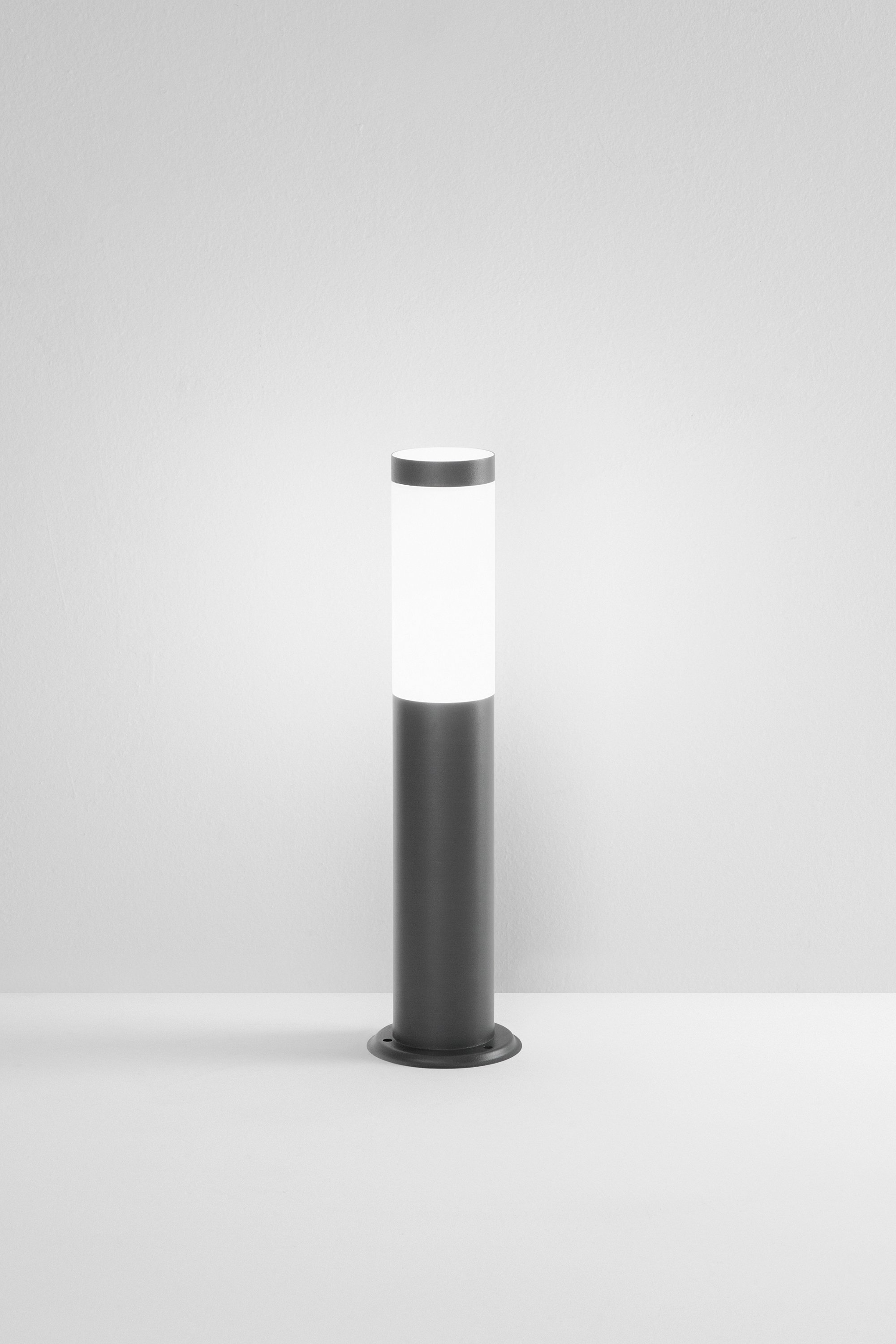 Obrázek produktu Sloupek Toko (nerez + polykarbonát, antracit) 1 x E27, IP44, 450 x 115 x 115 mm - FANEUROPE 2 Obrázek produktu Sloupek Toko (nerez + polykarbonát, antracit) 1 x E27, IP44, 450 x 115 x 115 mm - FANEUROPE 2