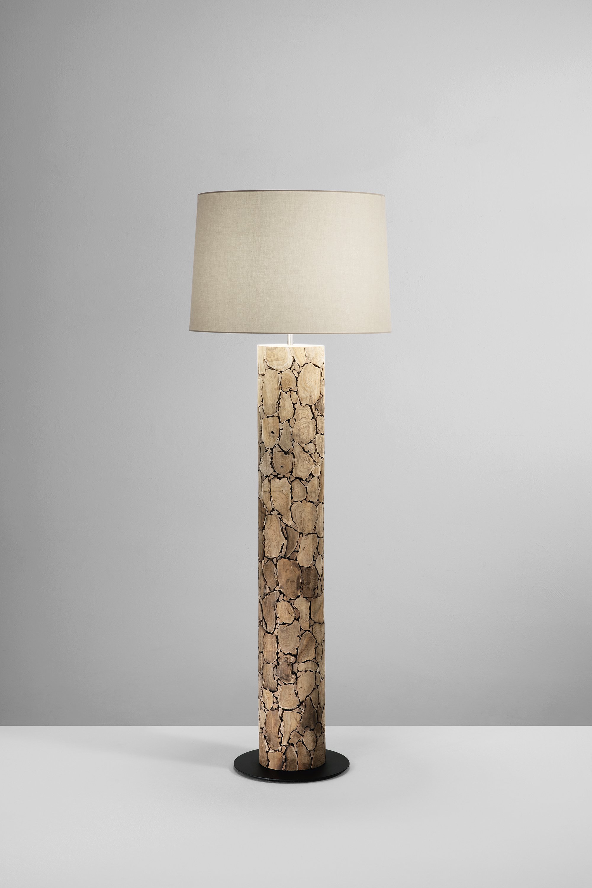 Obrázek produktu Stojací lampa Xylo pr. 60 x 170 cm - FANEUROPE 2 Obrázek produktu Stojací lampa Xylo pr. 60 x 170 cm - FANEUROPE 2