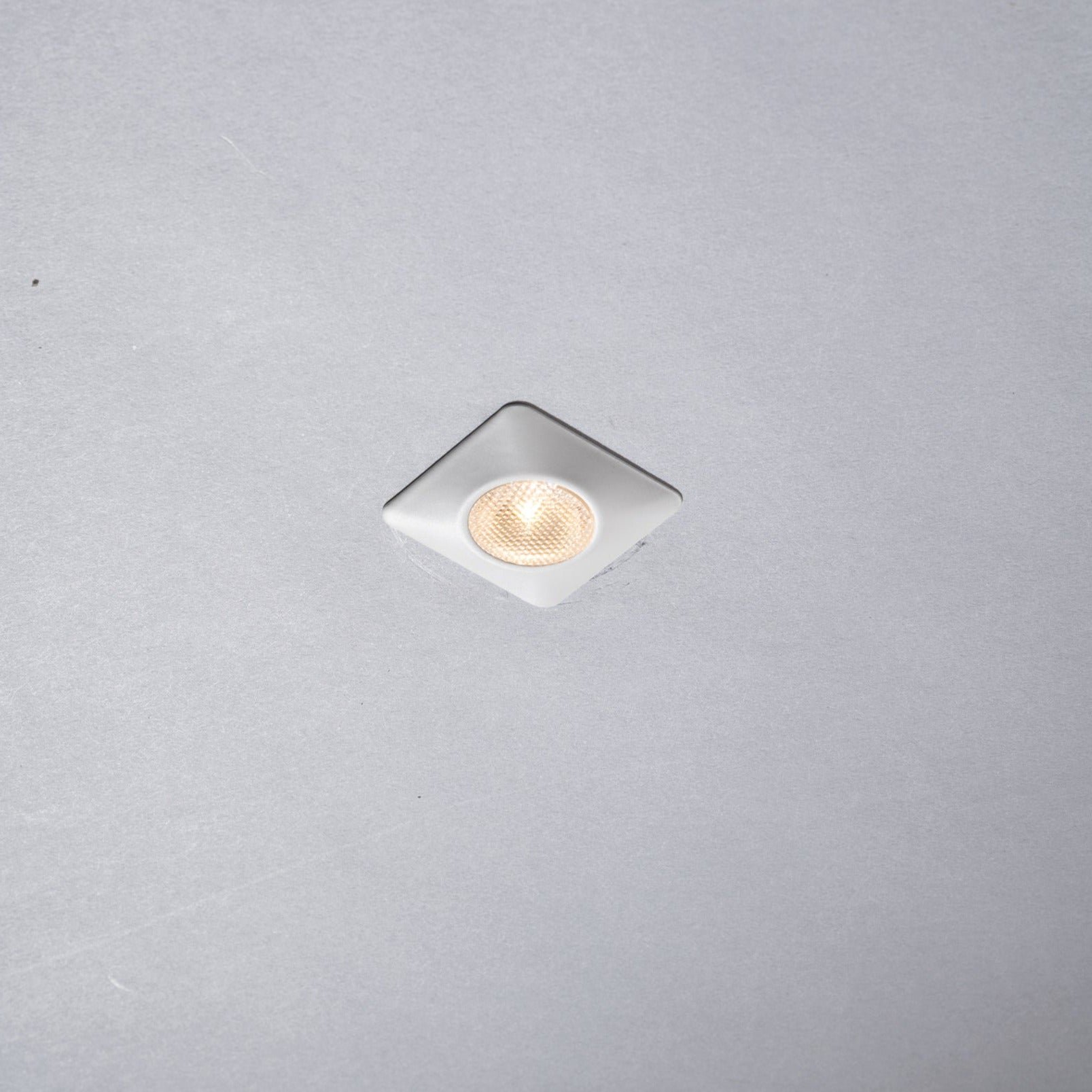 FAN INC-ASSO-Q30M Podhledové zápustné svítidlo Asso, bílé, hliník, 1 x 1 W, 100 lm, 4000 K, 3,2 x 3,2 x 2,2 cm - FANEUROPE