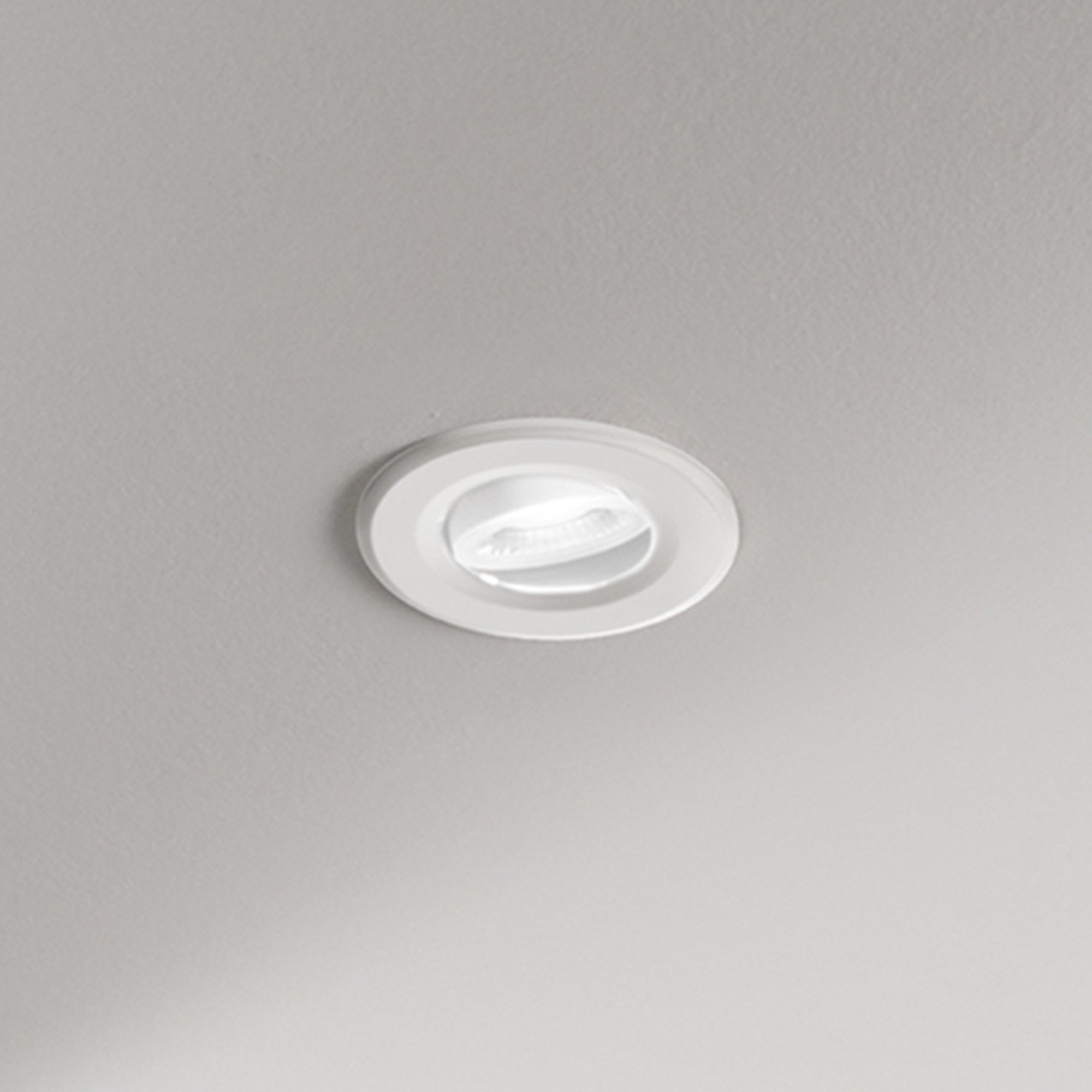 Obrázek produktu Vestavné svítidlo BBC (bílé kovové) stmívatelné, CCT 2700/3000/4000/6500 K, IP65, pr. 86 x 45 mm (výřez pr. 70 mm) - FANEUROPE 2 Obrázek produktu Vestavné svítidlo BBC (bílé kovové) stmívatelné, CCT 2700/3000/4000/6500 K, IP65, pr. 86 x 45 mm (výřez pr. 70 mm) - FANEUROPE 2