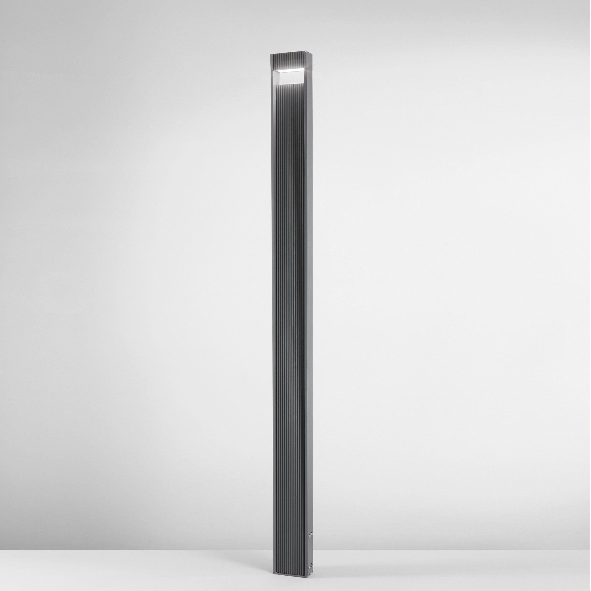 Obrázek produktu Sloupkové svítidlo LUMINA P200 12 W CCT 3000-4000 K 17 x 8 x 230 cm - FANEUROPE 2 Obrázek produktu Sloupkové svítidlo LUMINA P200 12 W CCT 3000-4000 K 17 x 8 x 230 cm - FANEUROPE 2