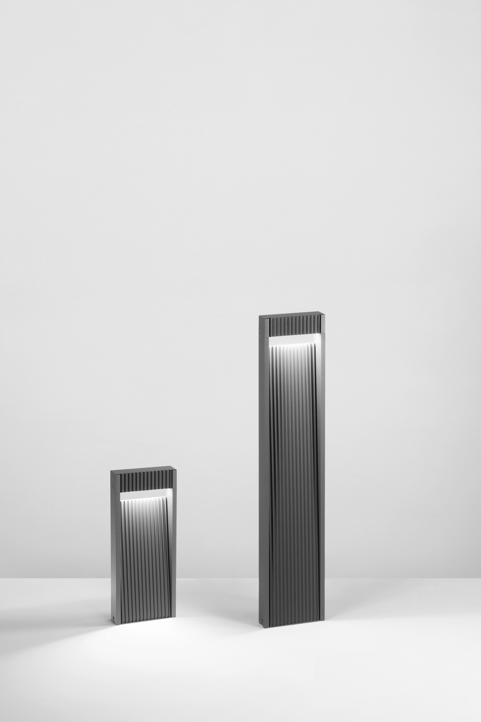 Obrázek produktu Sloupkové svítidlo LUMINA 12 W CCT 3000-4000 K 16,4 x 4,7 x 80 cm - FANEUROPE 2 Obrázek produktu Sloupkové svítidlo LUMINA 12 W CCT 3000-4000 K 16,4 x 4,7 x 80 cm - FANEUROPE 2