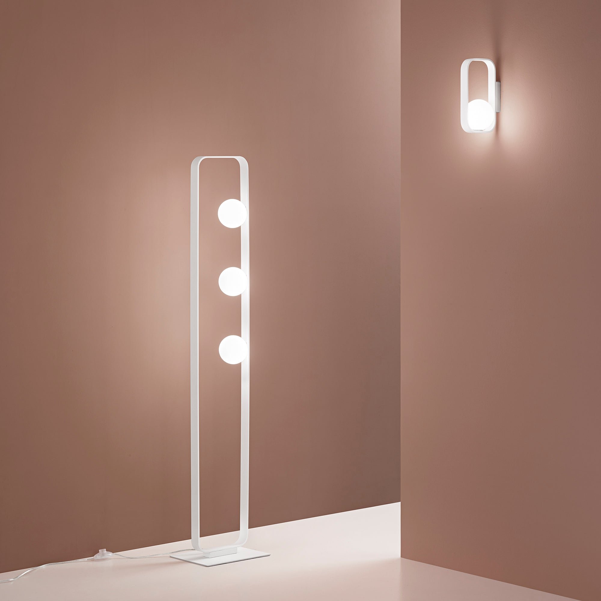 Obrázek produktu Stojací lampa Piantana Roxy bílá, 3xG9, 28 x 12 x 140 cm - FANEUROPE 2 Obrázek produktu Stojací lampa Piantana Roxy bílá, 3xG9, 28 x 12 x 140 cm - FANEUROPE 2