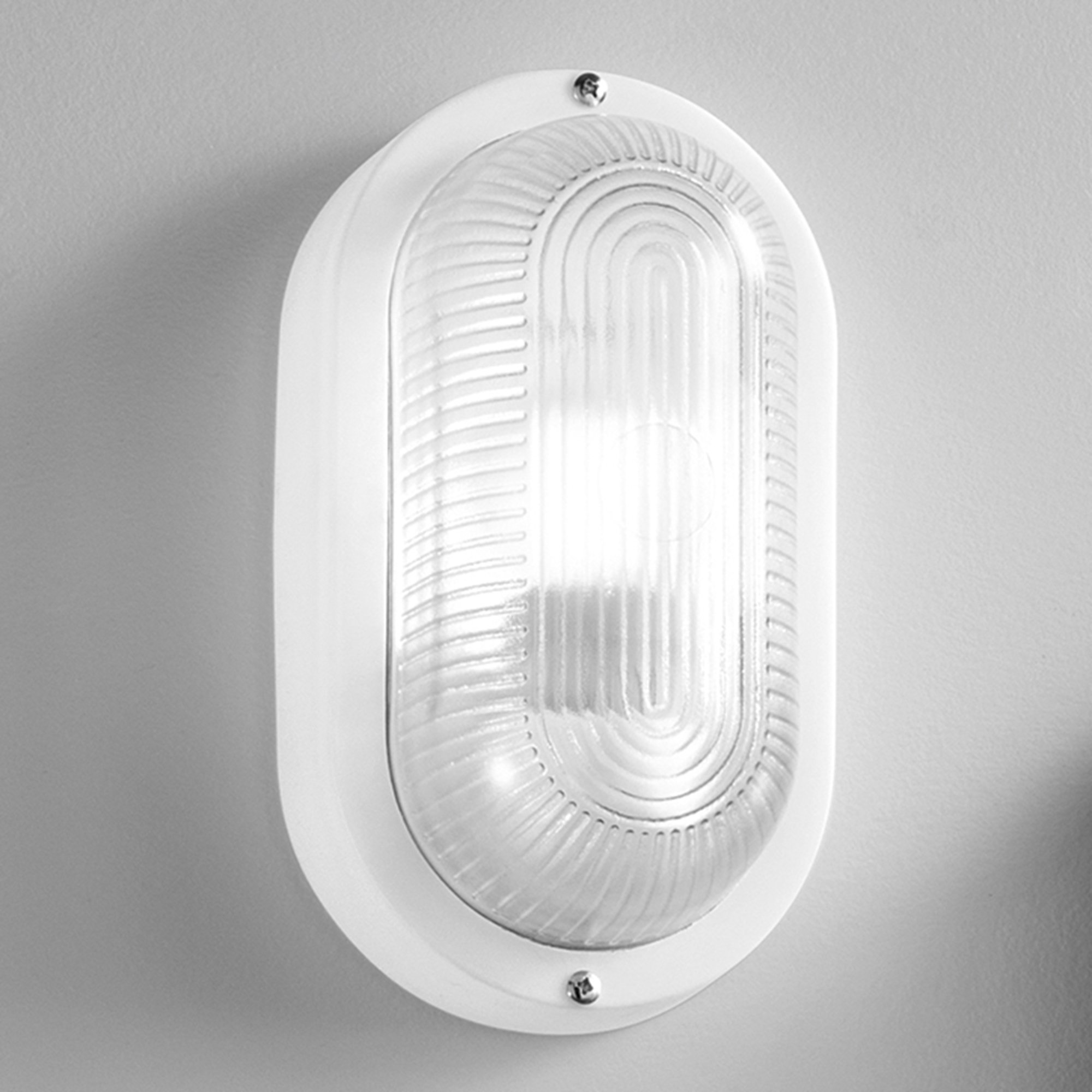 FAN I-TURTLE-AP-B-BC0 Nástěnné svítidlo Turtle (bílé oválné hladké sklo) IP54, objímka E27, 12 x 9,5 x 20,5 cm - FANEUROPE