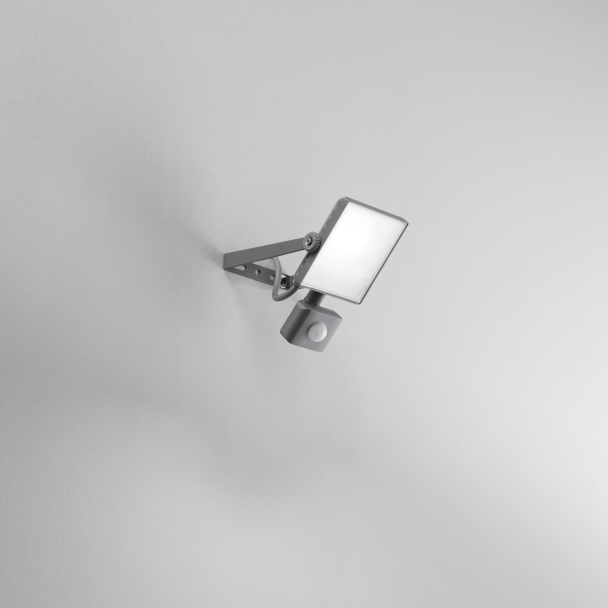 Obrázek produktu Venkovní reflektor AXEL LED, 10 W, CCT, stříbrná, IP65 - FANEUROPE 6 Obrázek produktu Venkovní reflektor AXEL LED, 10 W, CCT, stříbrná, IP65 - FANEUROPE 6
