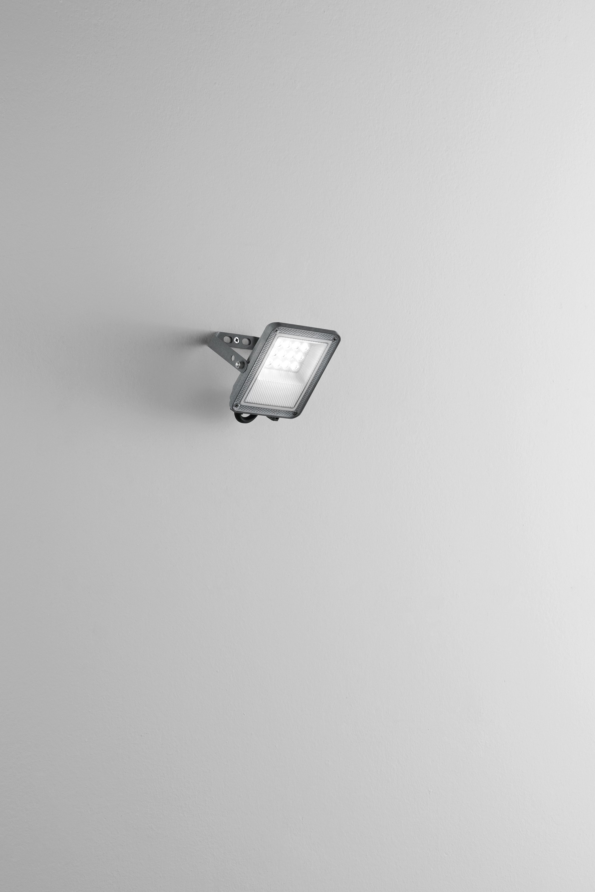 Obrázek produktu LED reflektor ESUS 10 W, CCT, stříbrný, IP65 - FANEUROPE 2 Obrázek produktu LED reflektor ESUS 10 W, CCT, stříbrný, IP65 - FANEUROPE 2