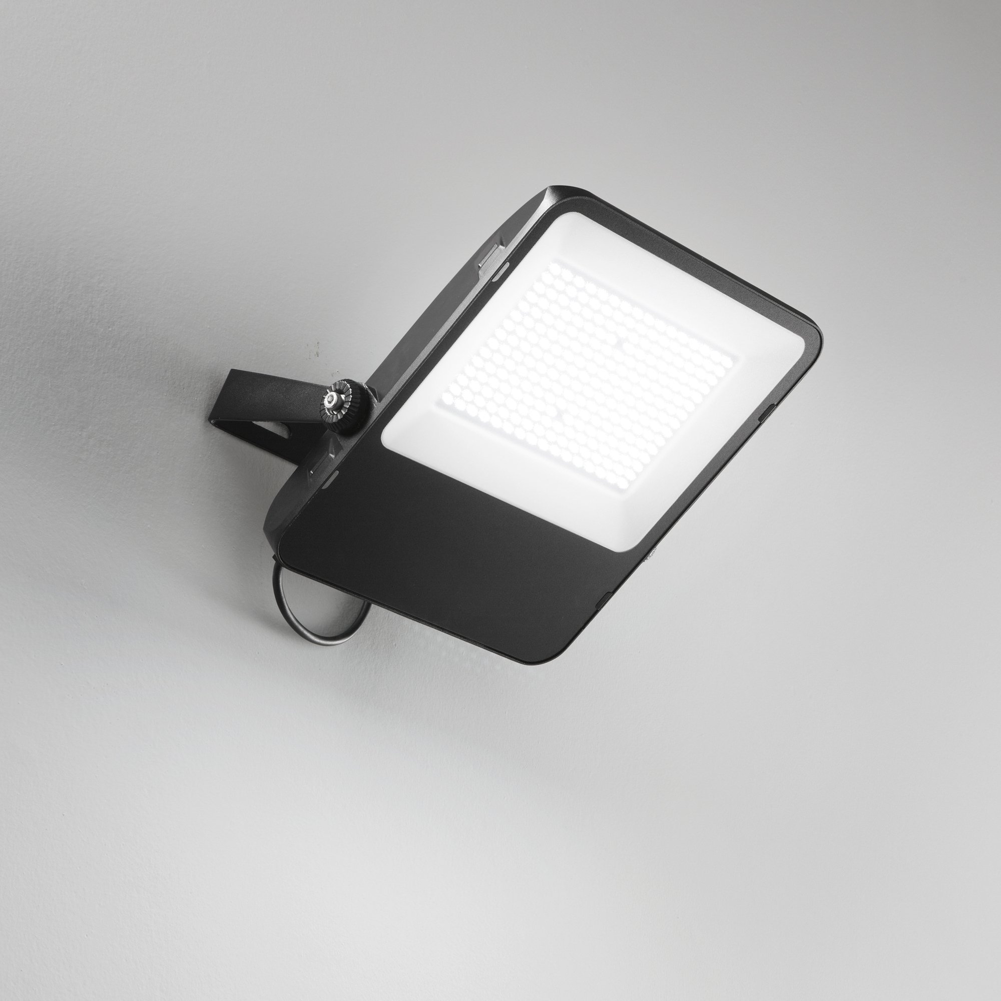 Obrázek produktu Venkovní reflektor LED TAURUS černá hliník 200 W 26000 lm 4000 K IP65 40,8x34,7x5,95 cm - FANEUROPE 4 Obrázek produktu Venkovní reflektor LED TAURUS černá hliník 200 W 26000 lm 4000 K IP65 40,8x34,7x5,95 cm - FANEUROPE 4
