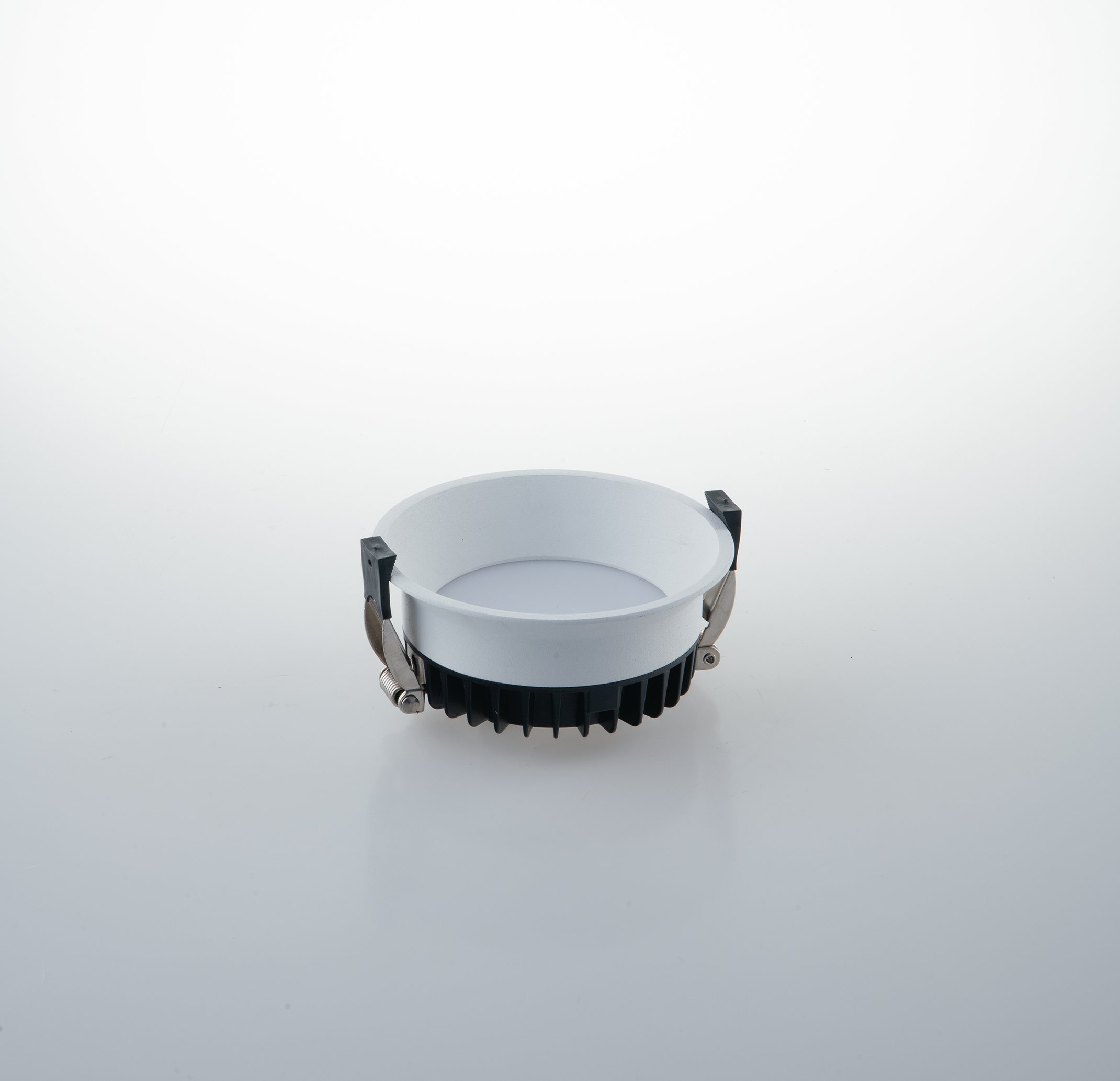 FAN INC-XANTO-R120 Vestavné LED svítidlo Xanto (kulaté, bílé) 12 W, CCT, 11 x 4,7 cm - FANEUROPE