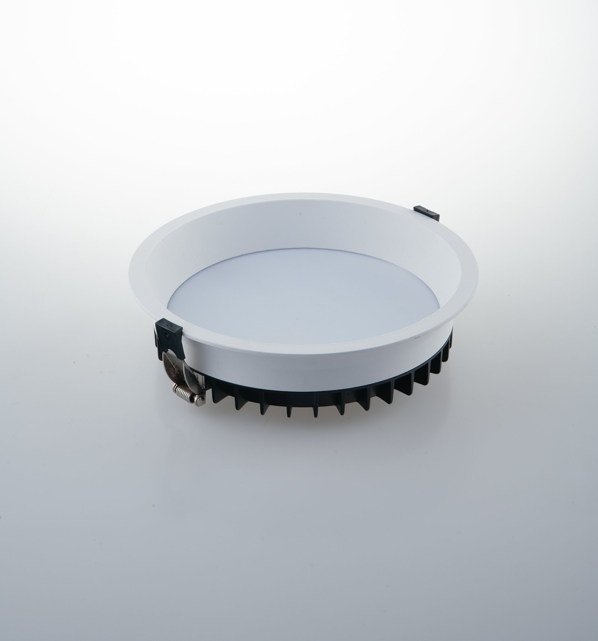 FAN INC-XANTO-R220 Vestavné LED svítidlo Xanto (kulaté, bílé) 30 W, CCT, 22 x 5,5 cm - FANEUROPE