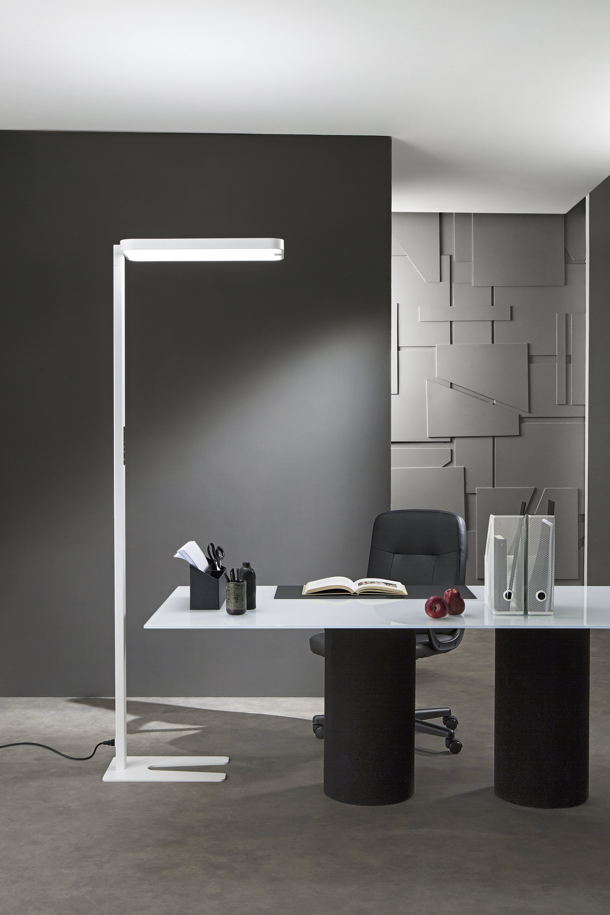 Obrázek produktu Stojací LED lampa Stewart (bílá) se senzorem a radiovým ovládáním 100 W, IP20 - FANEUROPE 3 Obrázek produktu Stojací LED lampa Stewart (bílá) se senzorem a radiovým ovládáním 100 W, IP20 - FANEUROPE 3