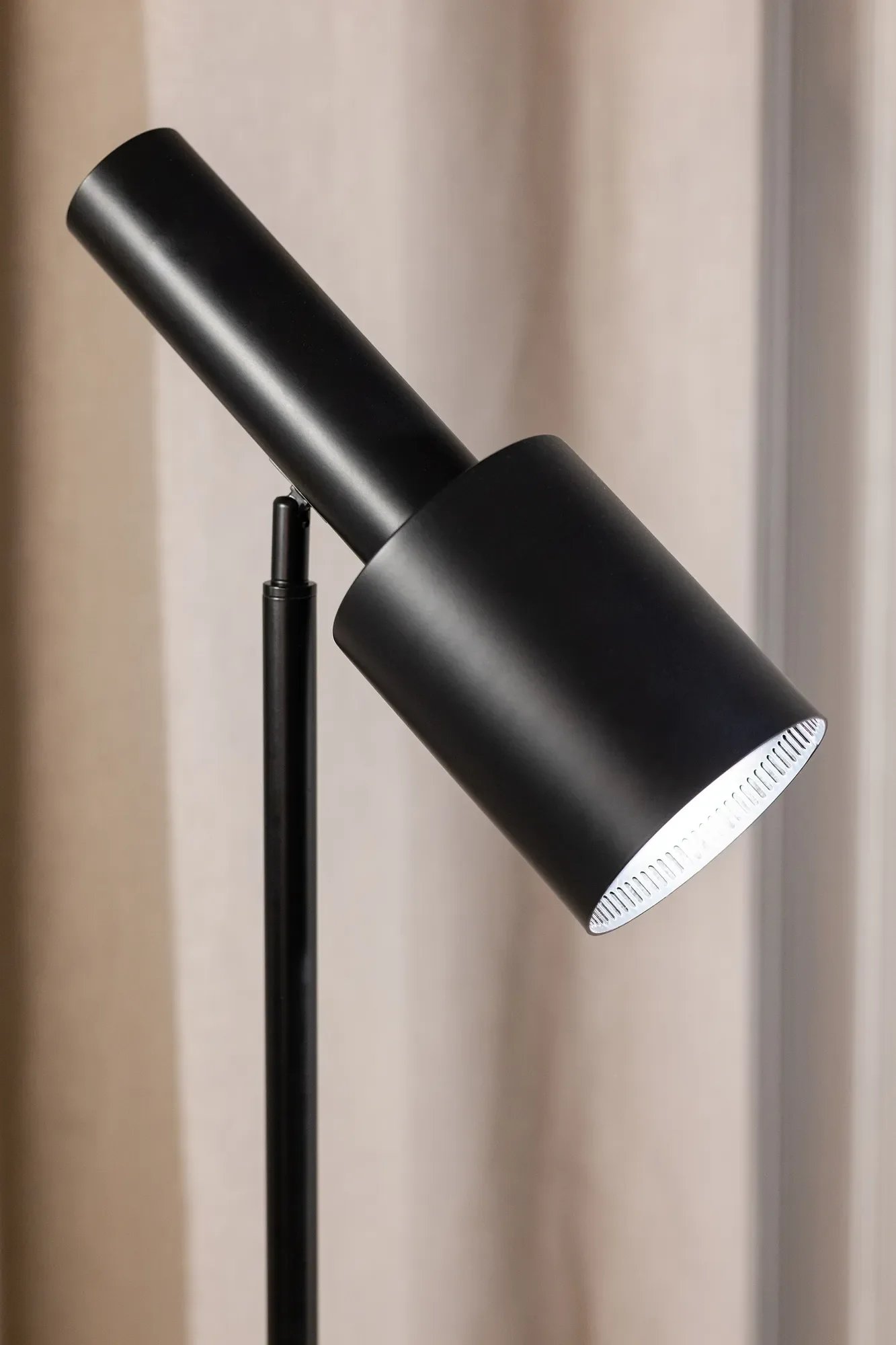 MAR 108542 Ozzy stojací lampa černá - Markslöjd (obrázek 3)