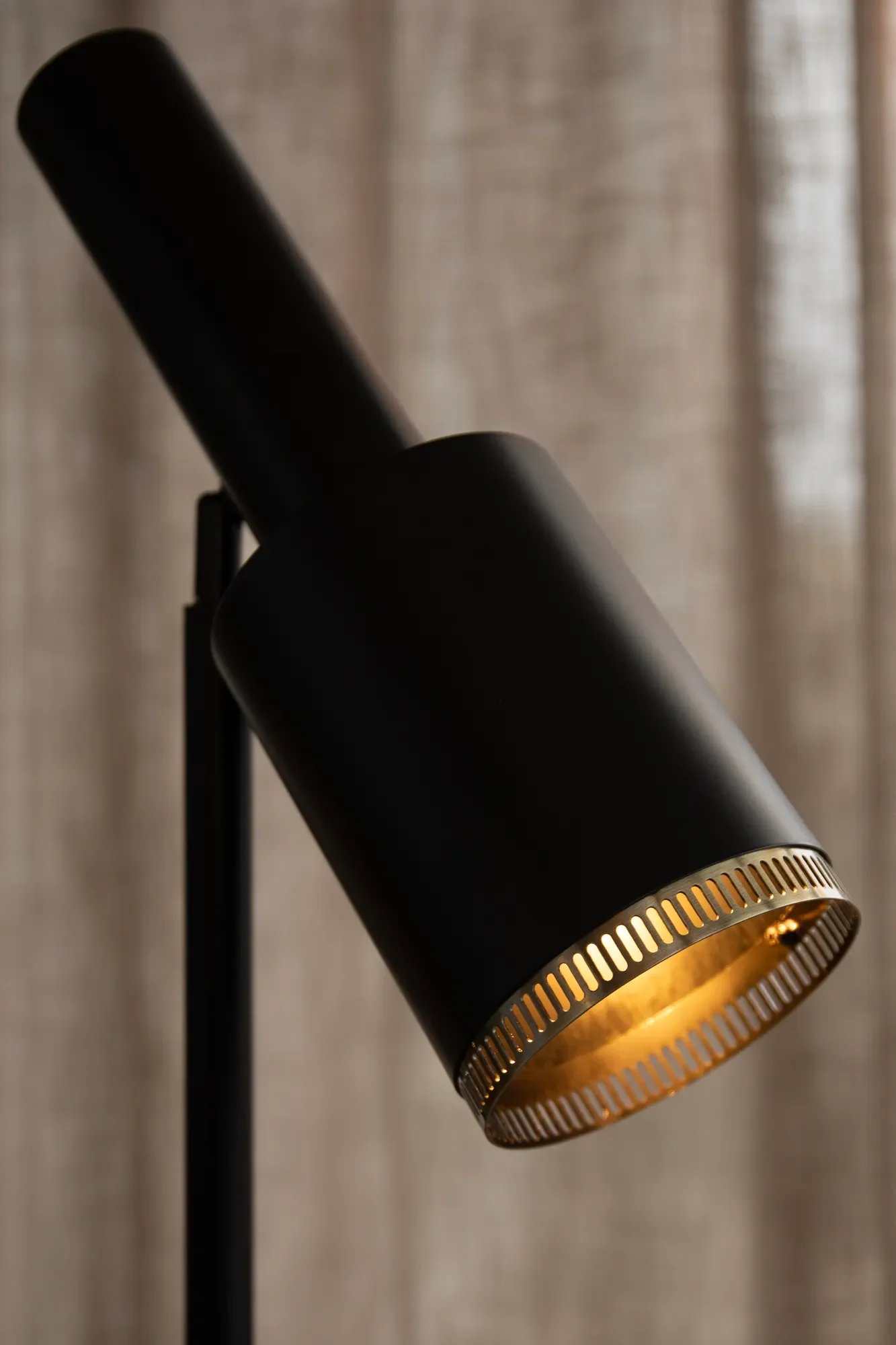 MAR 108542 Ozzy stojací lampa černá - Markslöjd (obrázek 4)