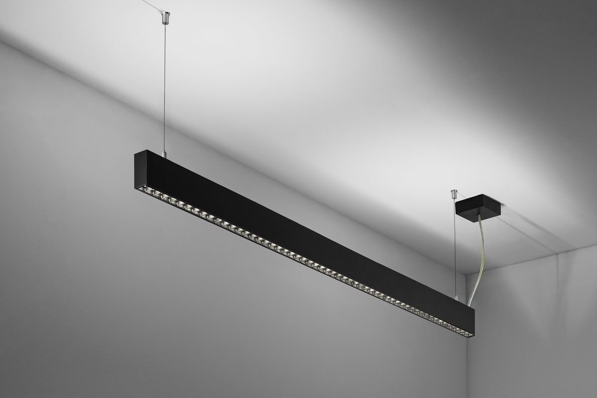 Závěsné svítidlo Lina28 LED 37W 4980lm 4000K černé + černá mřížka UGR - Halla