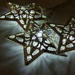 Obrázek pro produkt DECOLED LED světelný řetěz na baterie, kovové hvězdy styl vintage, ledově bílá, 10 diod, 2,8m 