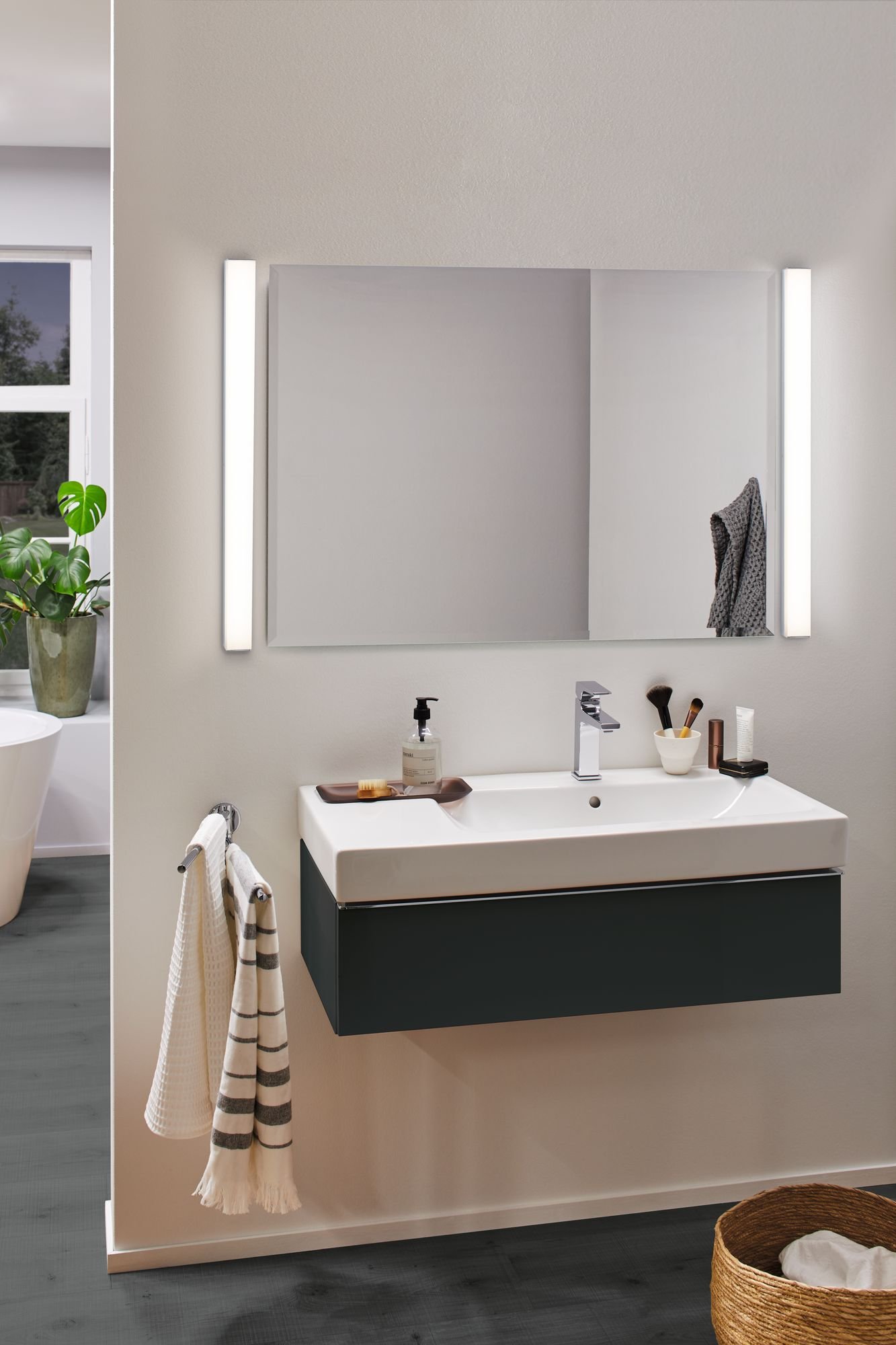 P 78945 HomeSpa LED svítidlo k zrcadlu Tova IP44 kov akryl měnitelná bílá 2.700K - PAULMANN (obrázek 4)