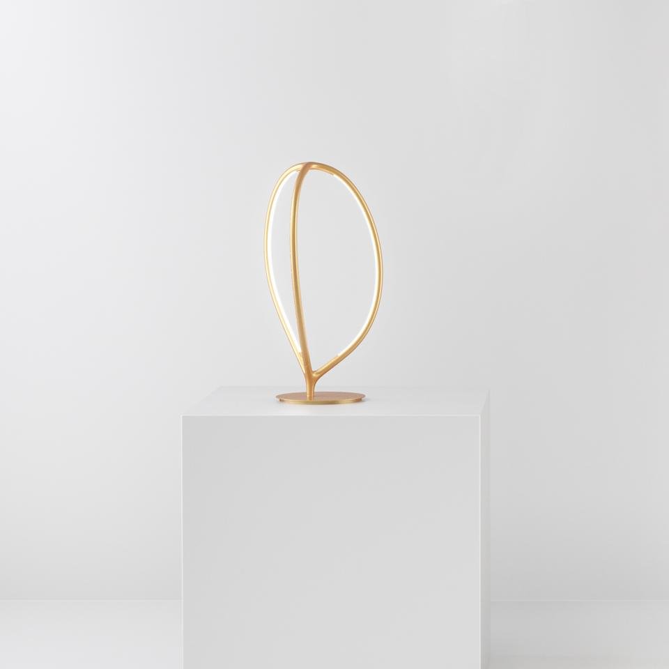 Levně AR 1550010A Arrival stolní lampa - mosaz - ARTEMIDE