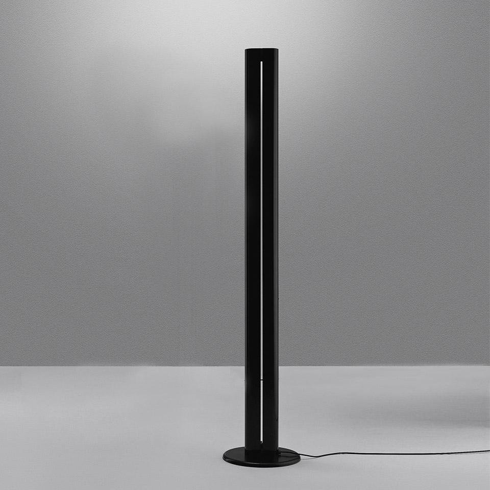 AR A016050 Megaron - stojací lampa - černá - LED 3000K - ARTEMIDE
