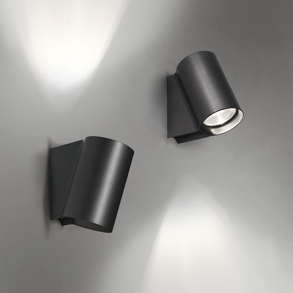 Levně AR T086000 Oblique nástěnné - antracitová šedá - ARTEMIDE