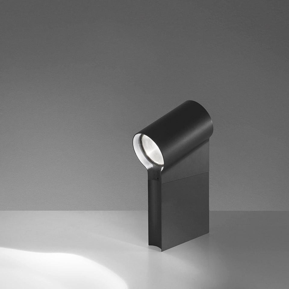 Levně AR T086200 Oblique stojací 45 - ARTEMIDE