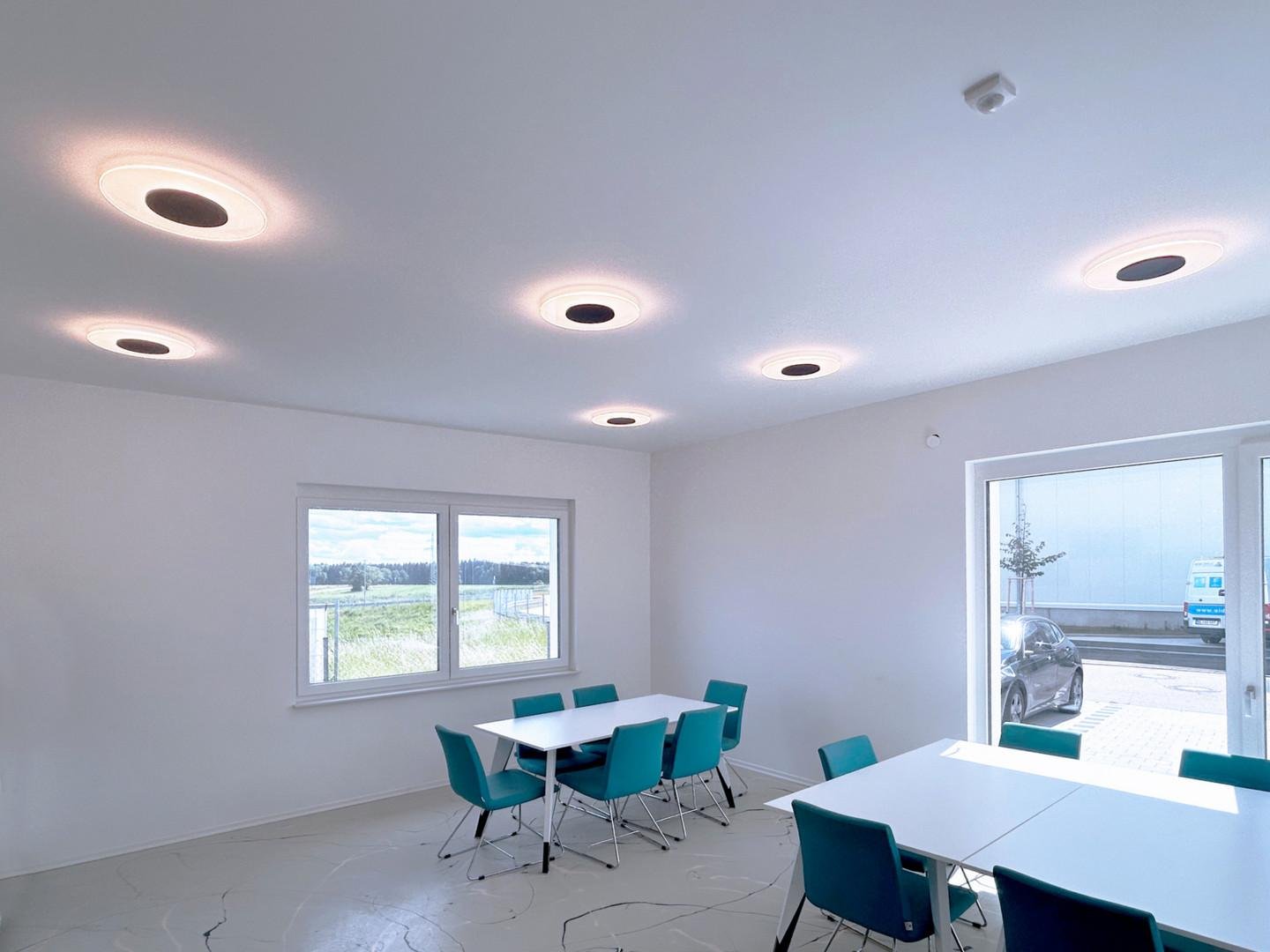 Obrázek produktu Deko-Light stropní přisazené svítidlo Zaniah 18W, kryt kobaltová modrá 220-240V AC/50-60Hz 18,00 W 3000 K 2021,68 lm bílá - LIGHT IMPRESSIONS 4 Obrázek produktu Deko-Light stropní přisazené svítidlo Zaniah 18W, kryt kobaltová modrá 220-240V AC/50-60Hz 18,00 W 3000 K 2021,68 lm bílá - LIGHT IMPRESSIONS 4