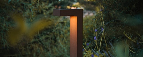 AULIX lighting - L&eacute;to venku zač&iacute;n&aacute; dobr&yacute;m světlem. A to zač&iacute;n&aacute; u materi&aacute;lu.